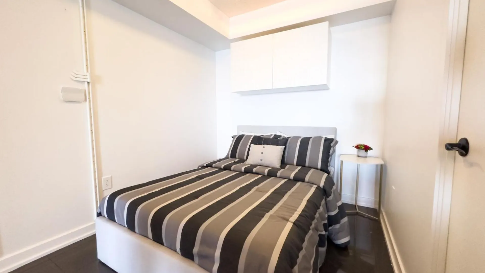 Comfort Iceboat Suites Lakeview & Free Parking Toronto Canada