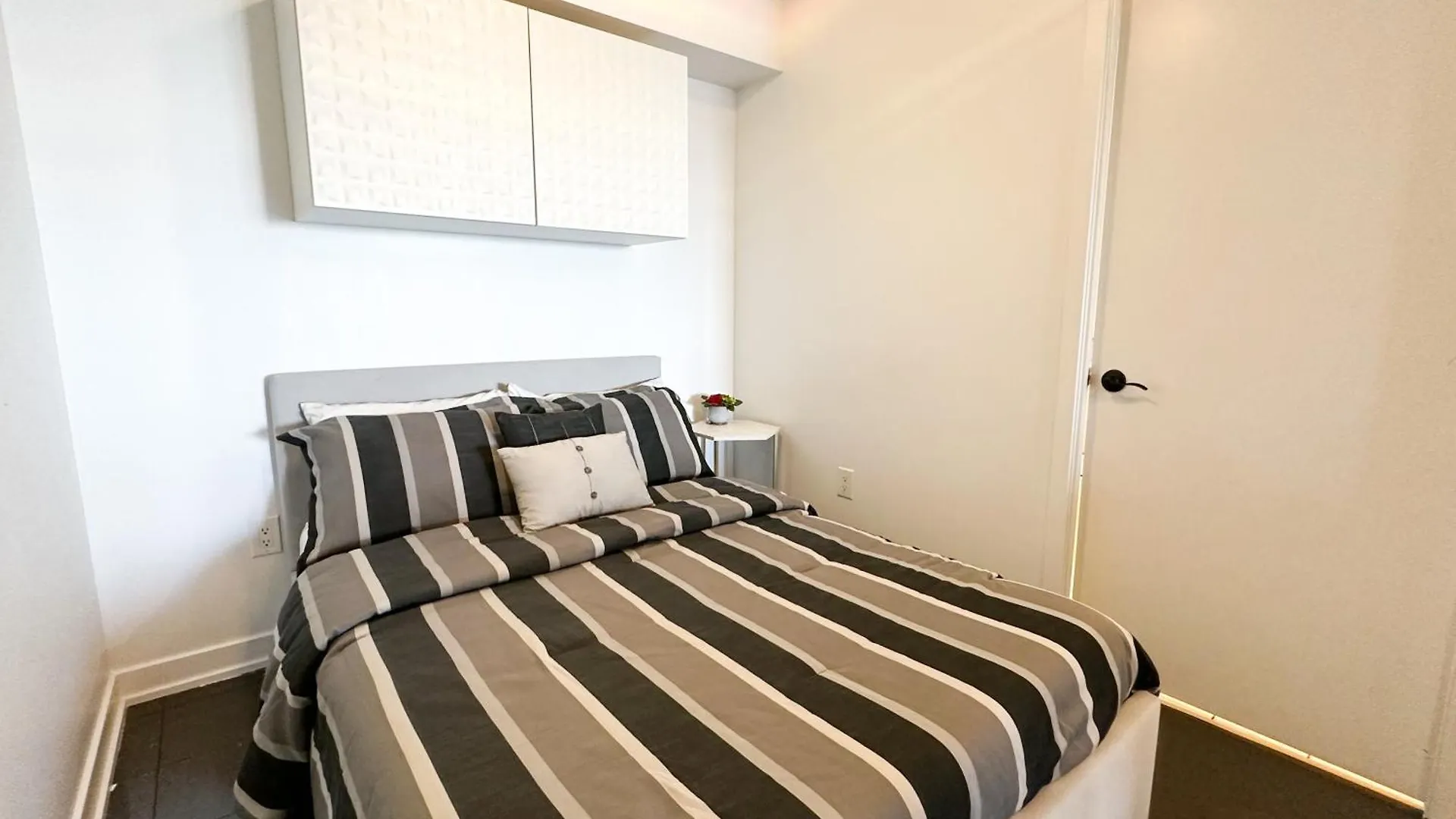Comfort Iceboat Suites Lakeview & Free Parking Toronto 0*,  Canada