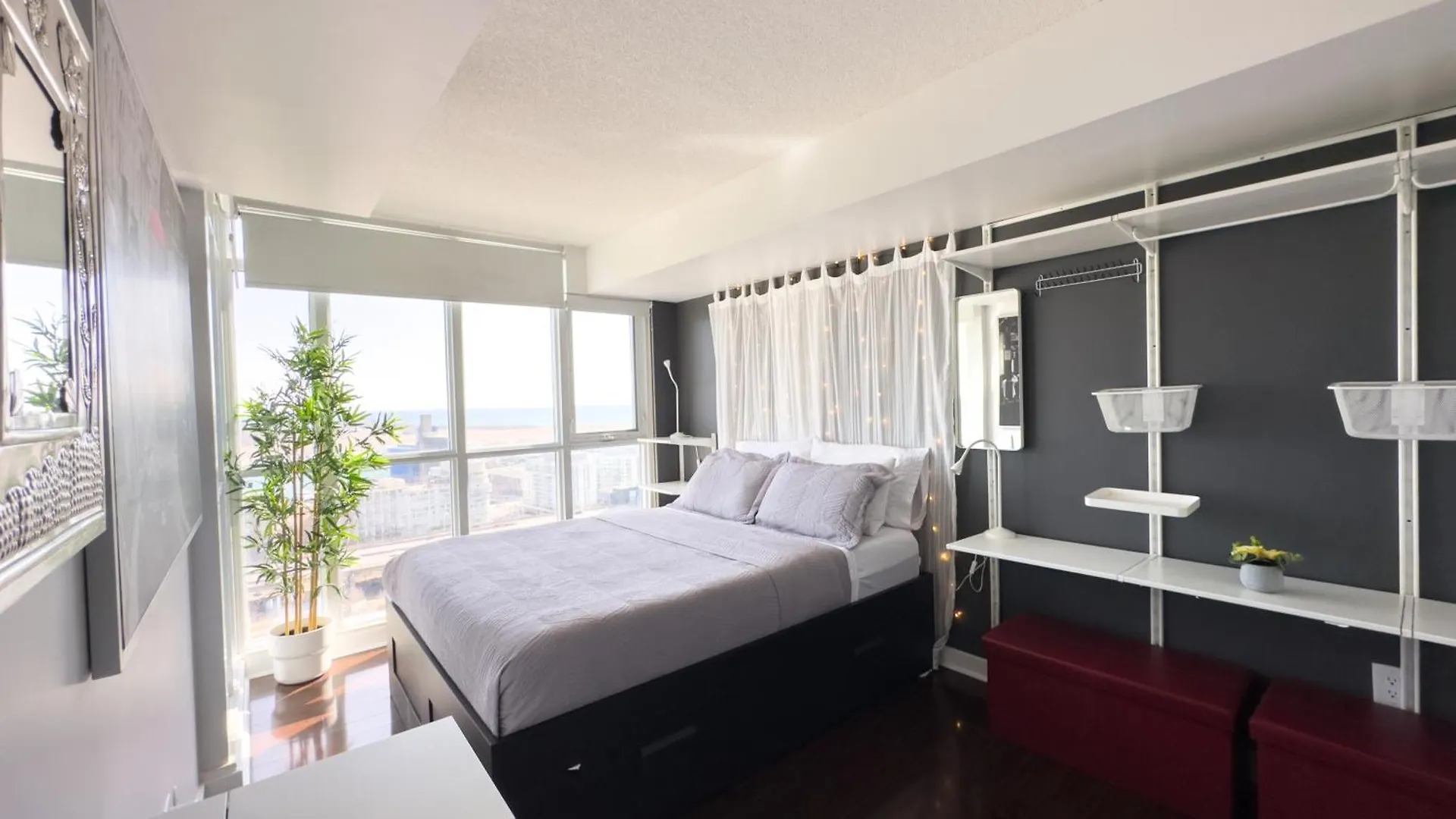 Comfort Iceboat Suites Lakeview & Free Parking Toronto Apartment