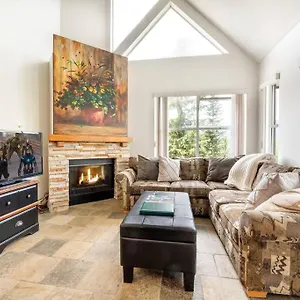 https://wildwood-lodge-by-cozystay-signature-whistler.hotels-of-whistler.com