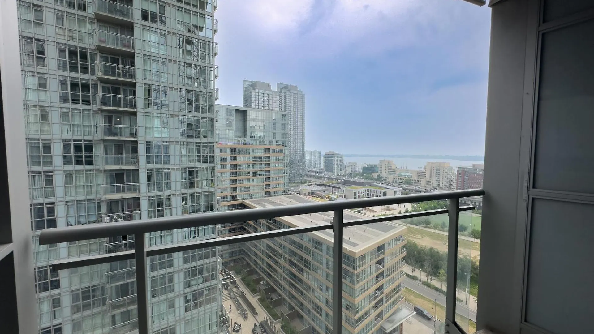 Apartment Comfort Iceboat Suites Lakeview & Free Parking Toronto